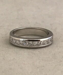 ZILV RIJRING MED met Zirkonia's 4MM 39.95