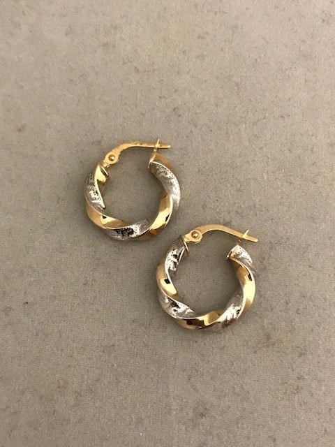 14 Karaat Bicolor Wokkel oorbellen Dames met Meandros bewerking - 17 mm - Afbeelding 6