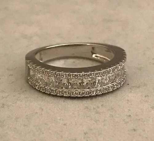 Zilveren ring dubbel bezet met zirkonia's